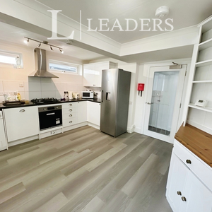 House to rent - Photo 2