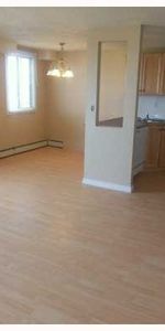 Great 2 bdrms apartment for rent off Centre ST NW! - Photo 3