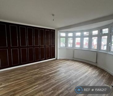 4 bedroom semi-detached house to rent - Photo 5