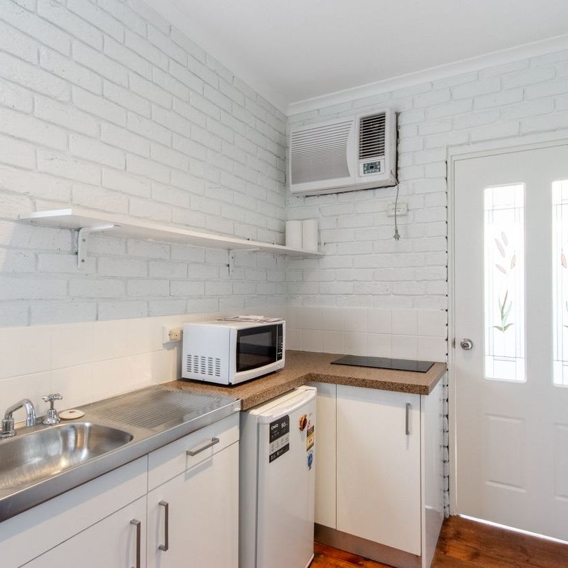 The Jetty Lake House - ALL OUTGOINGS INCLUDED - Over 55's - Photo 1