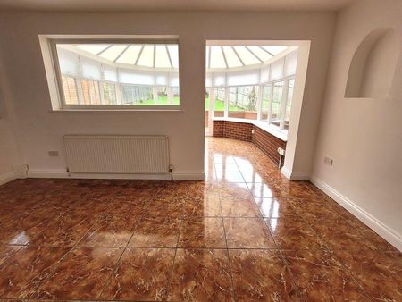 4 bedroom semi-detached house to rent - Photo 2