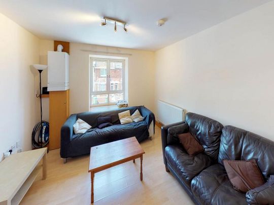 6 bedroom flat to rent - Photo 1