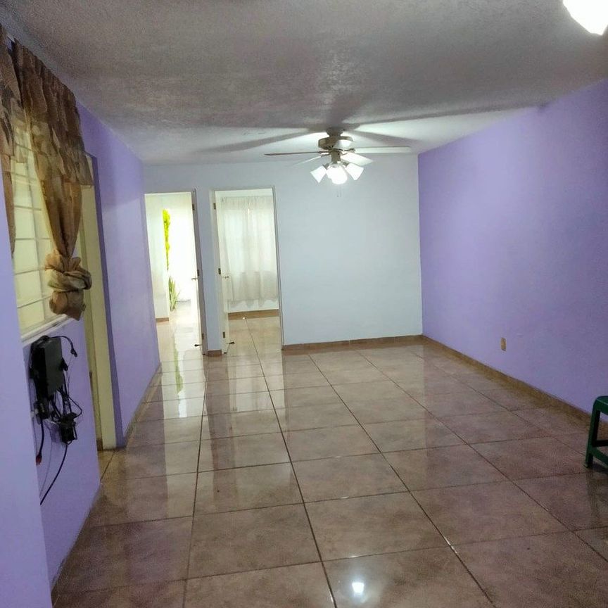 Casa en renta | Excelente ubicación a media cuadra del Estadio Jalisco - Photo 1