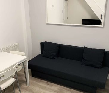 3 Bedrooms available from July 2024 for the academic year 2024/2025. - Photo 3