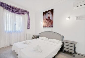 Villa for rent in Cumbre del Sol with 5 bedrooms