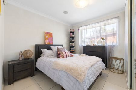 Spacious lounge and Gas cooking! - Photo 4