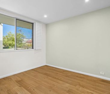 Stylish Coastal Living in a Prime Lifestyle Location - Photo 4