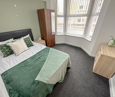 6 bedroom terraced house to rent - Photo 4