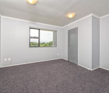 PAPAKURA, 4 BEDROOMS - Photo 2