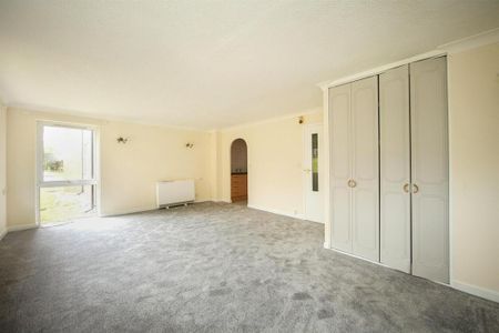 1 bedroom retirement property to rent - Photo 5