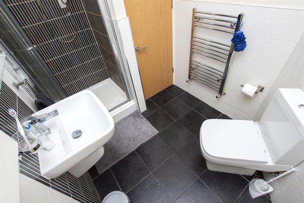 6 bedroom house to rent - Photo 1