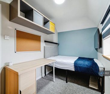 1 bedroom in a house share to rent - Photo 4