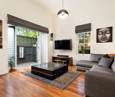 Brilliant 3 Bedroom Plus Study Residence In Iconic Warehouse - Photo 4