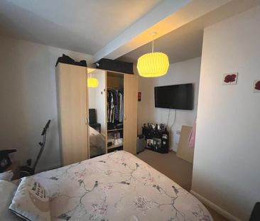 3 bedroom flat to rent - Photo 2