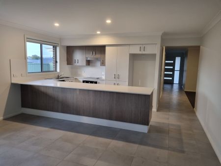 Modern Home - Photo 5