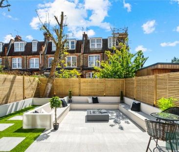 Plush en-suite bedroom CrouchEnd - Photo 3