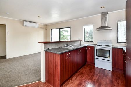 Tidy Three-Bedroom Home - Photo 4