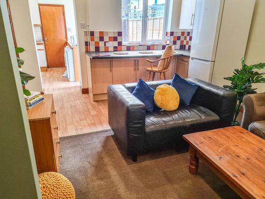1 bedroom in a house share to rent - Photo 1