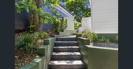 The ultimate family home with pool, premium appliances and exceptional lifestyle - Photo 4