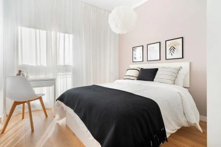 Carrer de Gaiarre, Barcelona, Catalonia 08014 - Photo 2