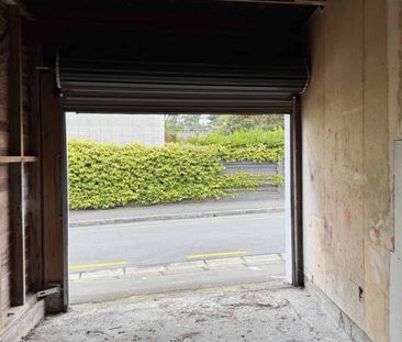 Good sized, dry lockable single garage - Photo 5