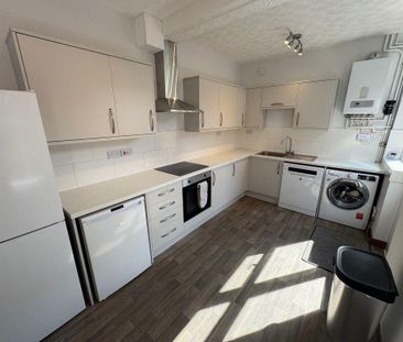4 bedroom terraced house to rent - Photo 4