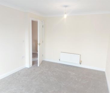 3 bedroom Semi-detached house to rent - Photo 6