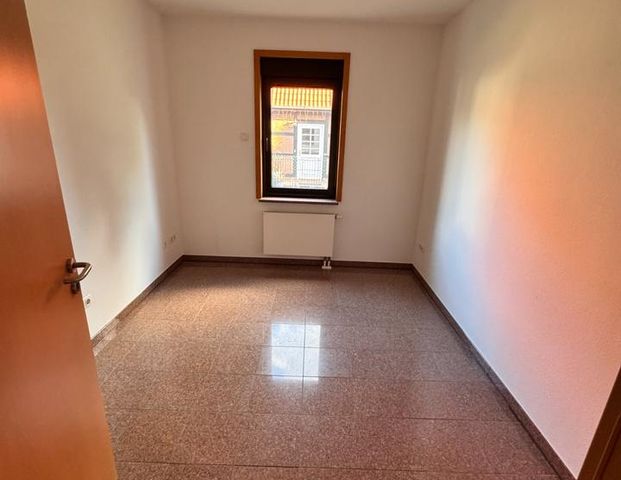 Großzügige 3-Raum-Wohnung im EG mit Garten und Holzhaus - Photo 1