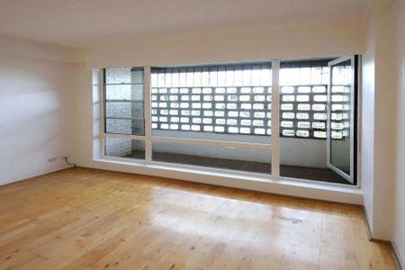 1 BEDROOM WITH PARKING IN GREAT LOCATION - Photo 2