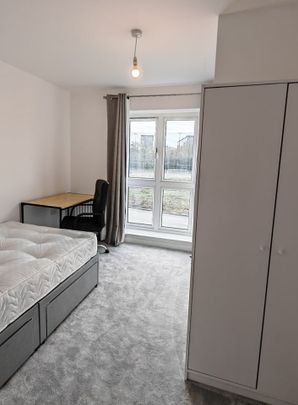 Room in a Shared House, Golledge Crescent, BS34 - Photo 1