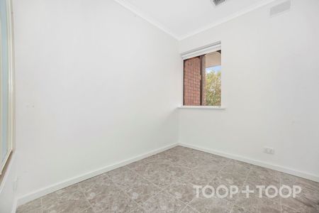 LIGHT-FILLED KENSINGTON TOWNHOUSE - Photo 4