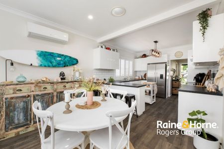 Charming Lakeside Cottage Retreat - Photo 5