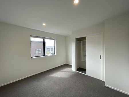 Newly 2 Bedrooms Low Maintenance - Photo 4