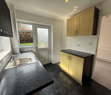 3 bedroom semi-detached house to rent - Photo 6