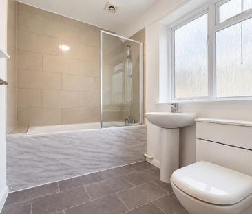 1 bedroom in a flat share to rent - Photo 4