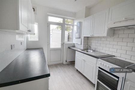3 bedroom terraced house to rent - Photo 3