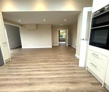 Extended 3/4 bedroom cottage in a semi rural setting with large gar... - Photo 2