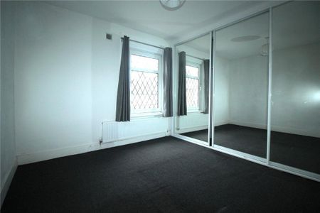 2 bedroom end of terrace house to rent - Photo 2
