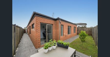 Park Facing Upgraded Home with Two Ensuites! - Photo 2