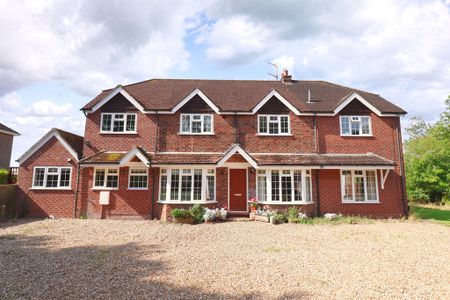 5 bedroom Detached House to let - Photo 3