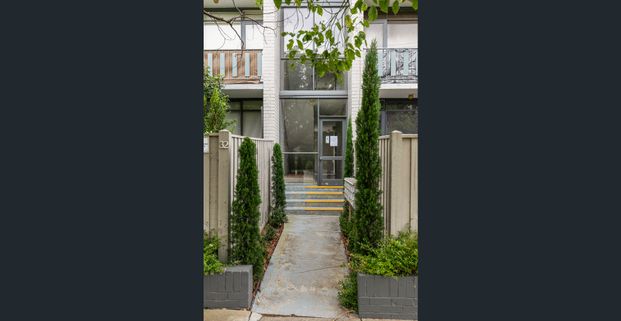 Refurbished Apartment In Premier Village Location - Photo 1