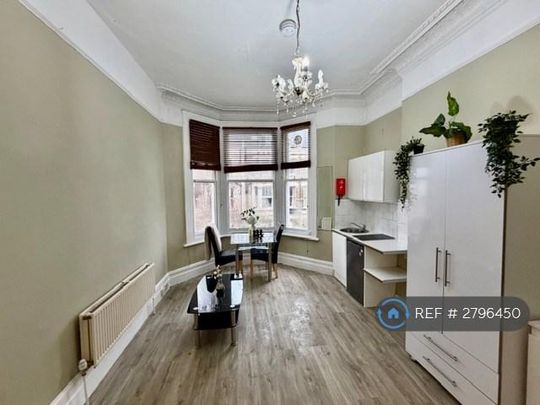 1 bedroom flat to rent - Photo 1