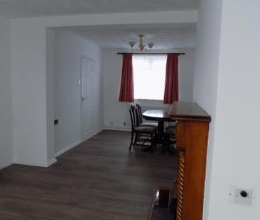 3 bedroom terraced house to rent - Photo 2