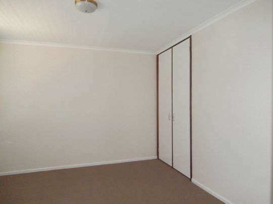 Less Than 5 Minute Walking Distance To Station And Shops - Photo 1