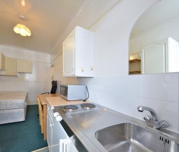 Terraced house to rent - Photo 1