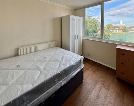 3 bedroom flat to rent - Photo 2