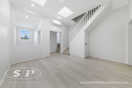 Renovated Terrace Living - Photo 5