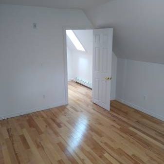 3 Bedroom Sandy Hill Apartment for Rent (219 Daly Ave) - Photo 1