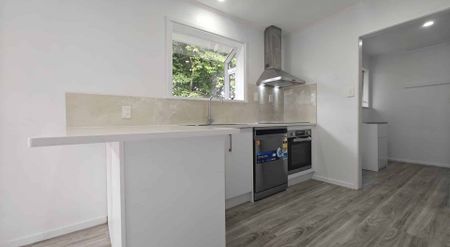 RENOVATED BEAUTY IN SUNNYNOOK - Photo 5