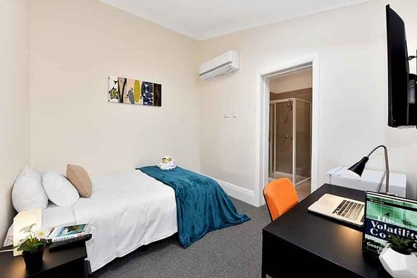 Room 8 (Ensuite) - Photo 1